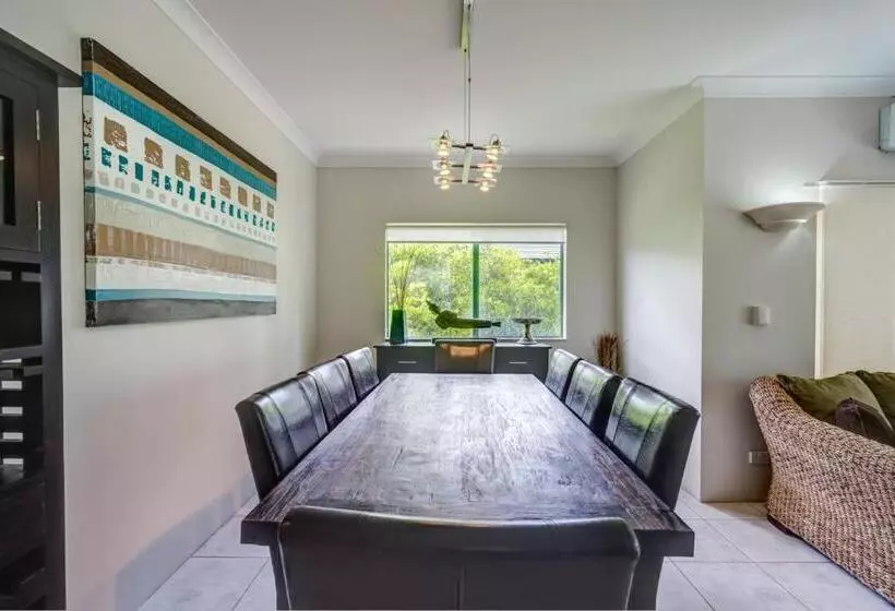 3 Bedroom Apartment Pool View, Currumbin Sands On The Beach
