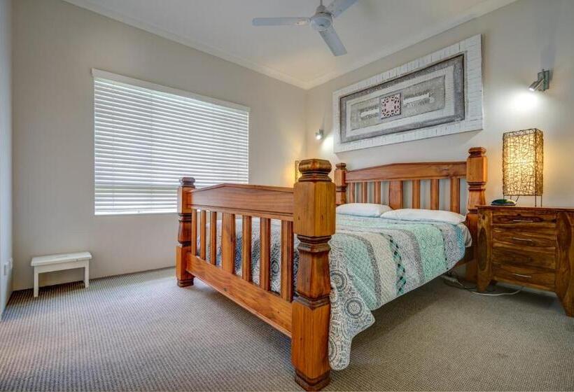 3 Bedroom Apartment Pool View, Currumbin Sands On The Beach