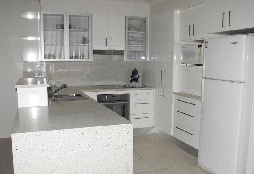 3 Bedroom Apartment Pool View, Currumbin Sands On The Beach