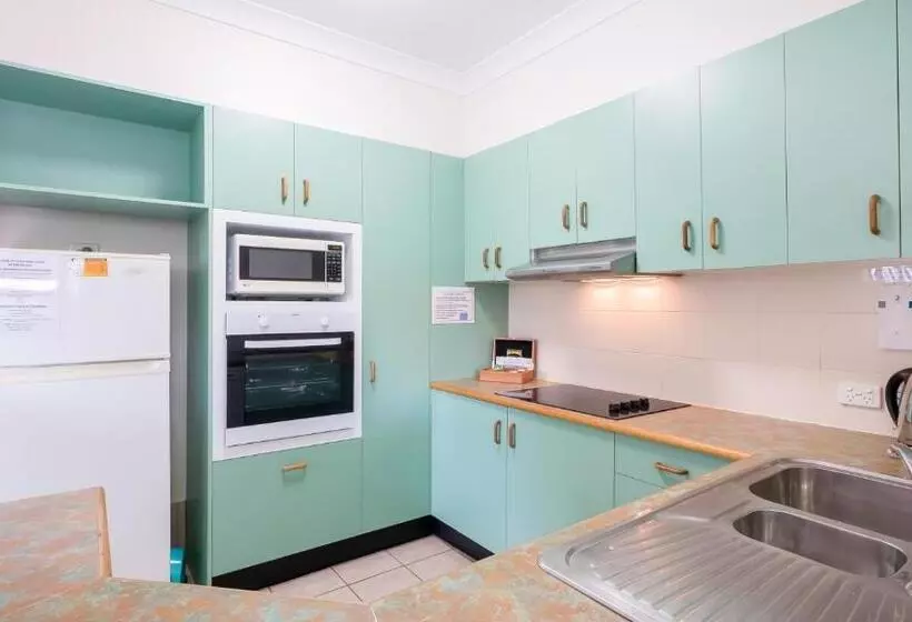 3 Bedroom Apartment Pool View, Currumbin Sands On The Beach