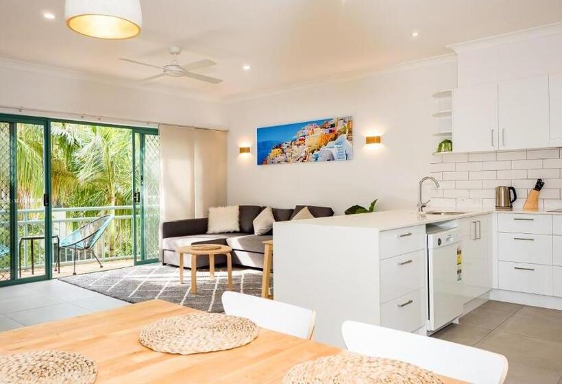 3 Bedroom Apartment Pool View, Currumbin Sands On The Beach