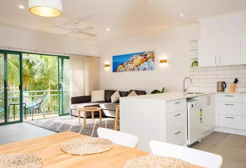 3 Bedroom Apartment Pool View, Currumbin Sands On The Beach