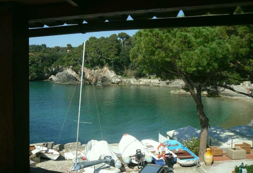 Номер Стандарт Вид на Море, Fiascherino