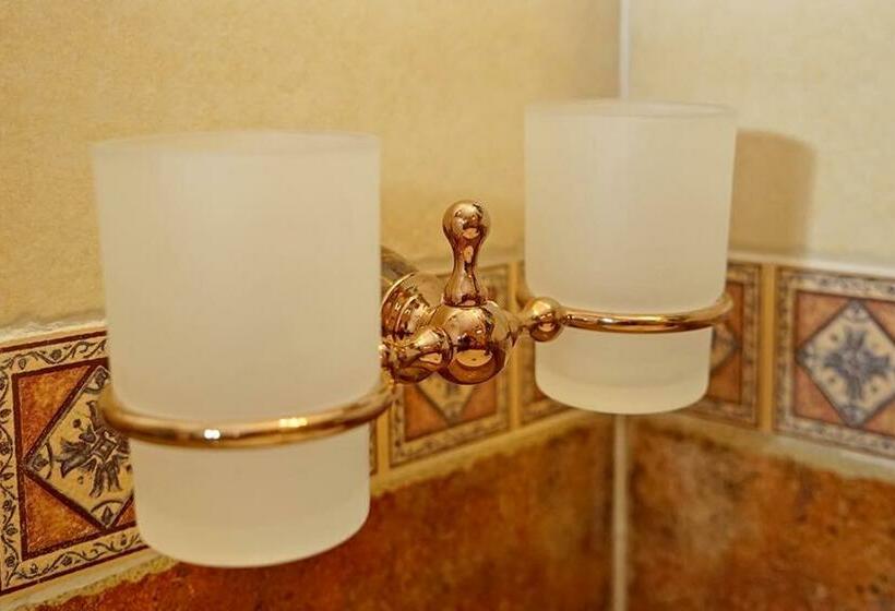 سوییت خانوادگی, Hoa Binh