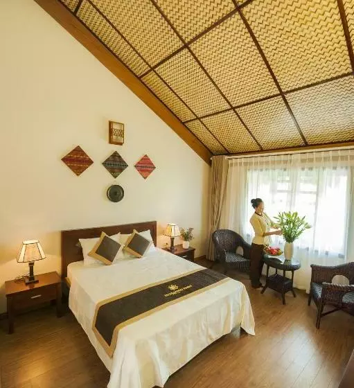 اتاق لوکس, Hoa Binh