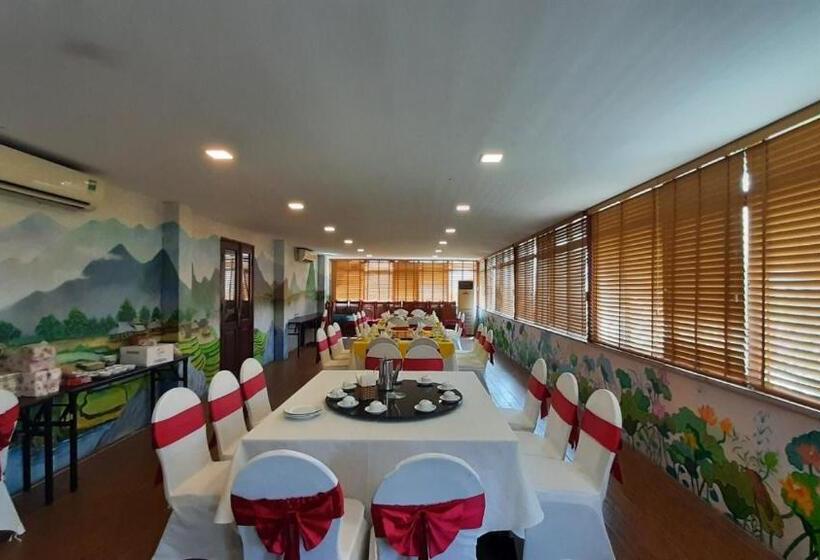 اتاق لوکس, Hoa Binh