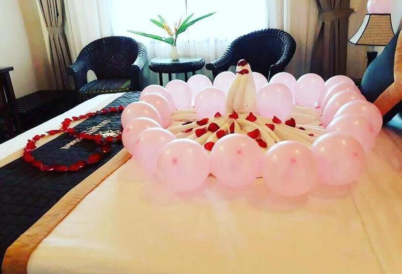 اتاق لوکس, Hoa Binh