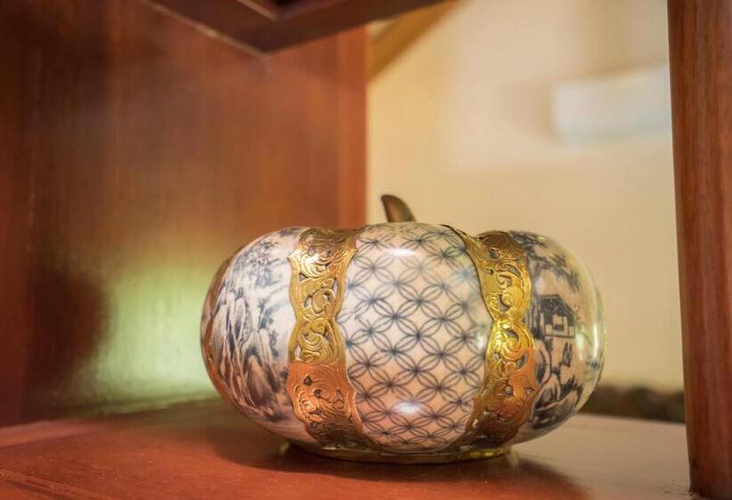 سوئیت پرزیدنت, Hoa Binh