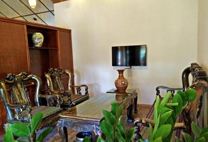 سوئیت پرزیدنت, Hoa Binh