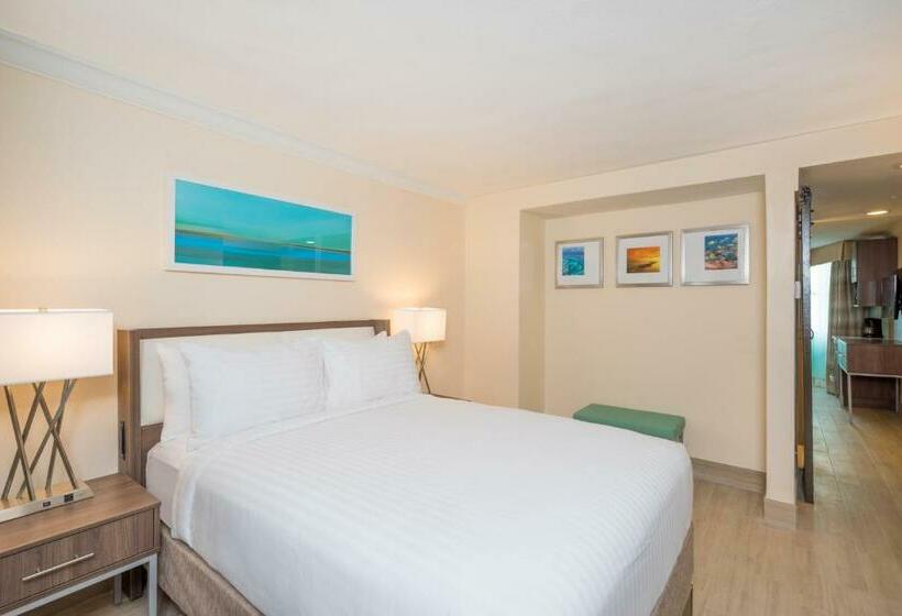 سوییت, Holiday Inn Express & Suites Nassau, An Ihg