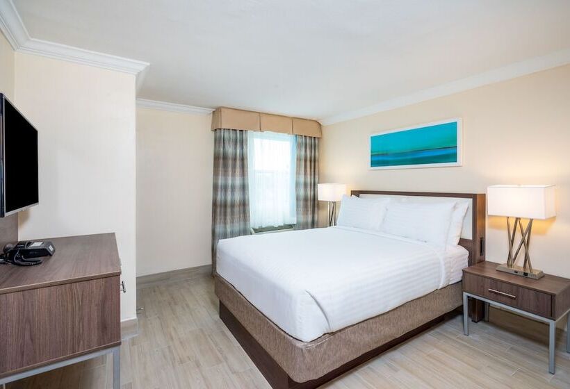 سوییت, Holiday Inn Express & Suites Nassau, An Ihg