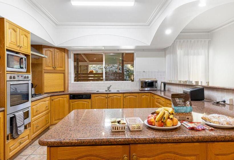 اتاق استاندارد, Inn The Tuarts Guest Lodge