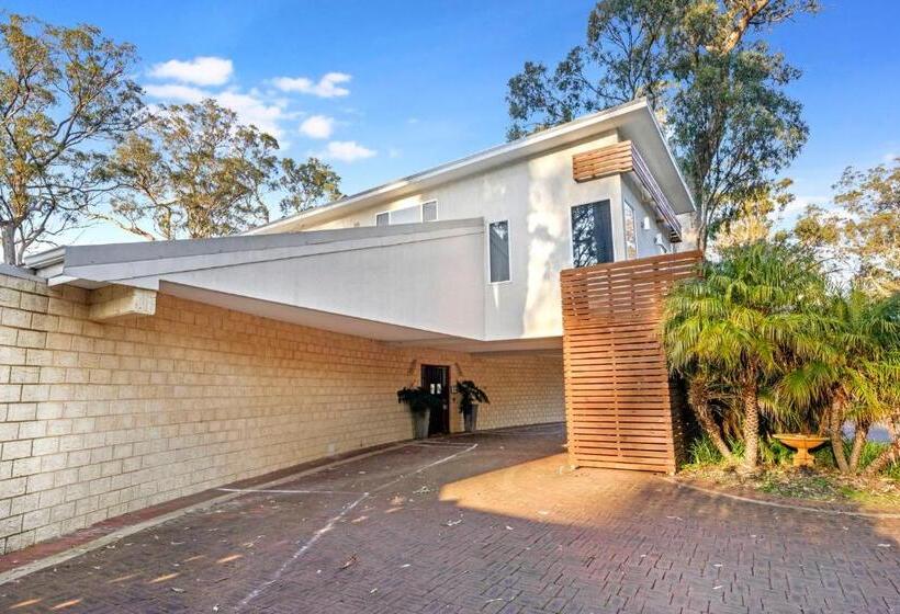 اتاق استاندارد, Inn The Tuarts Guest Lodge