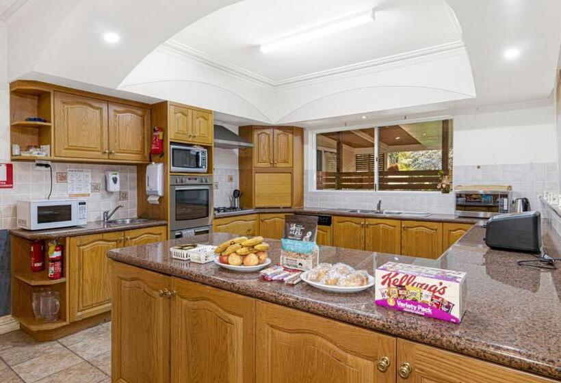 Студия Стандарт, Inn The Tuarts Guest Lodge