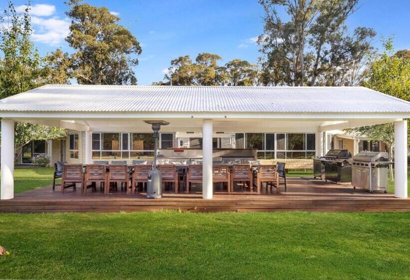 اتاق لوکس با چشمانداز باغ, Inn The Tuarts Guest Lodge