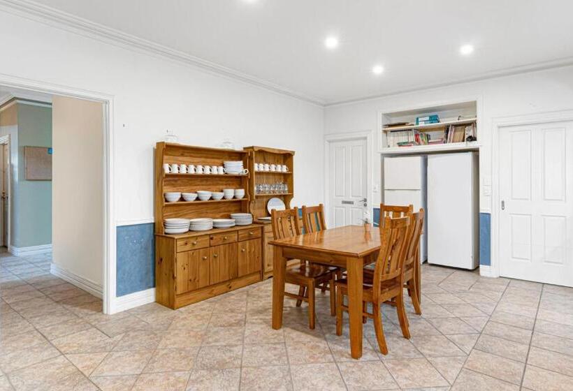 اتاق لوکس با چشمانداز باغ, Inn The Tuarts Guest Lodge