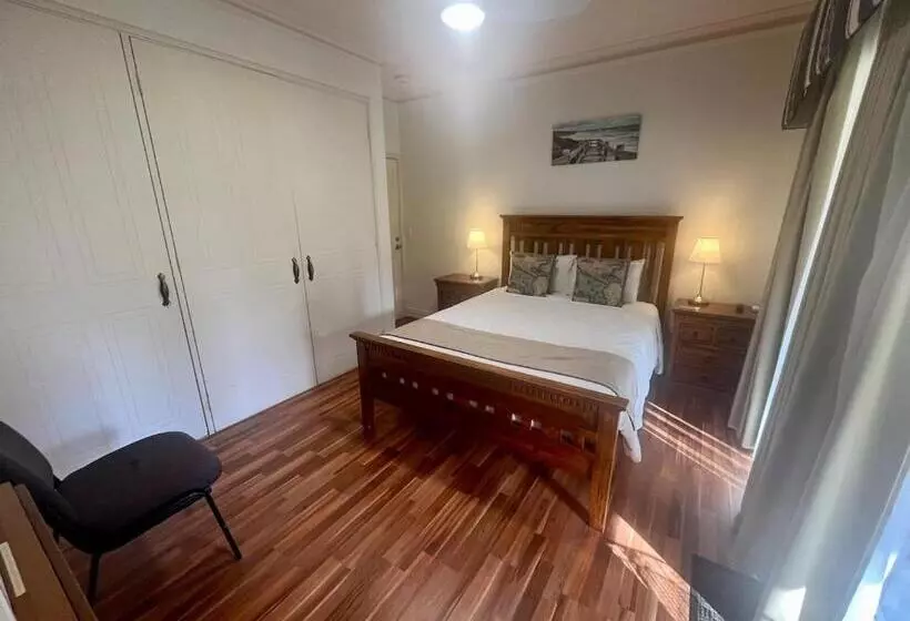 Talo 1 Makuuhuone, Inn The Tuarts Guest Lodge