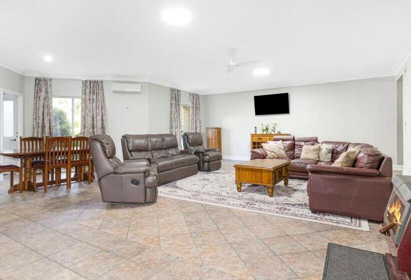 خانه 1 خوابه, Inn The Tuarts Guest Lodge