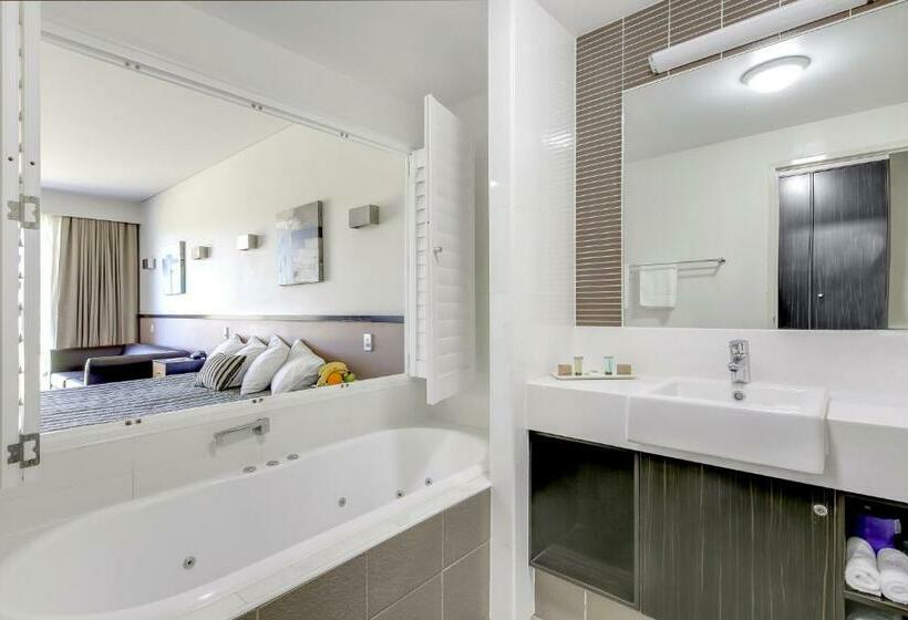 Люкс, Macquarie 4 Star