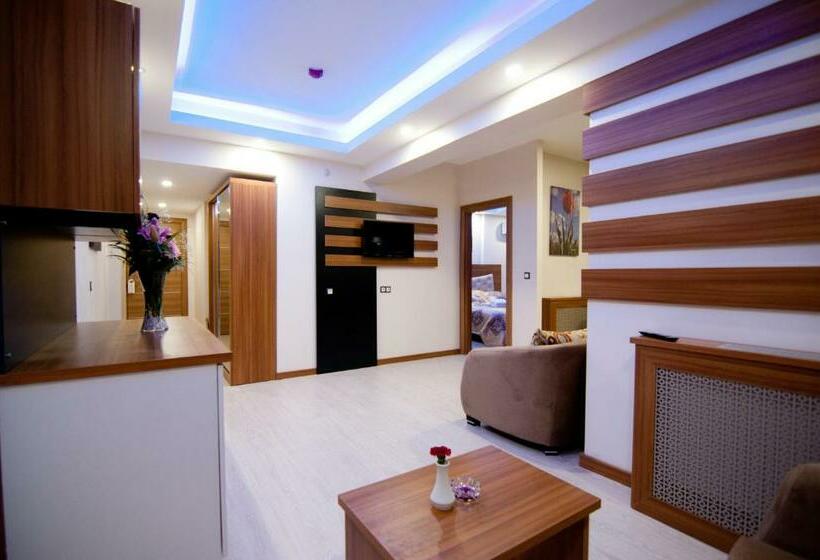 سوئیت با تخت بزرگ, Mus Grand