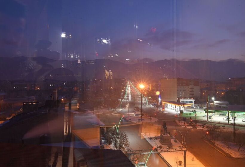 اتاق استاندارد با چشمانداز کوهستان, Mus Grand