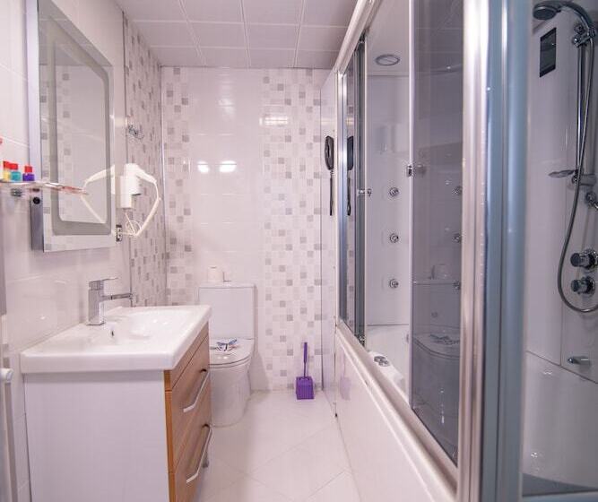 سوئیت با تخت بزرگ, Mus Grand