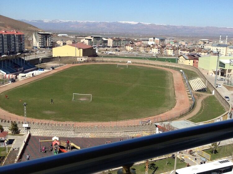 سوئیت با تخت بزرگ, Mus Grand