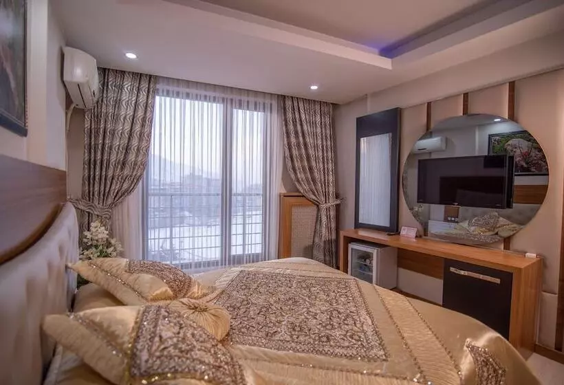 سوئیت با تخت بزرگ, Mus Grand