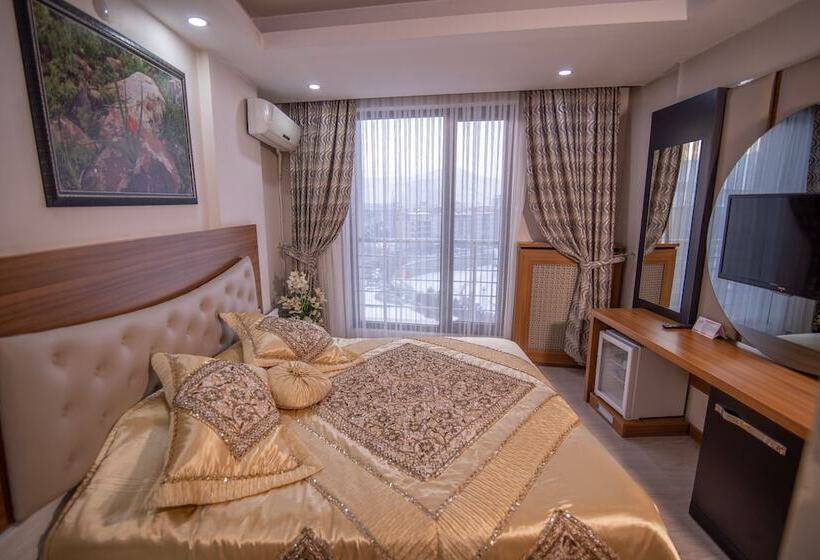 سوئیت با تخت بزرگ, Mus Grand