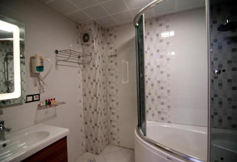 سوئیت با تخت بزرگ, Mus Grand