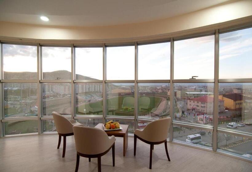 سوئیت با تخت بزرگ, Mus Grand