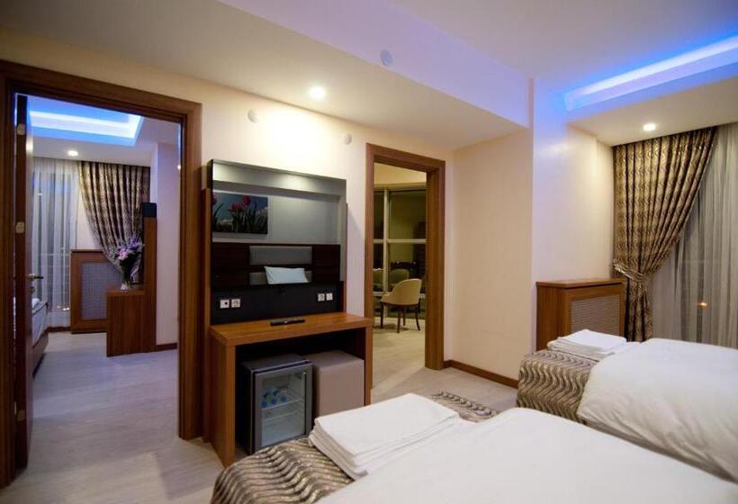 سوئیت با تخت بزرگ, Mus Grand