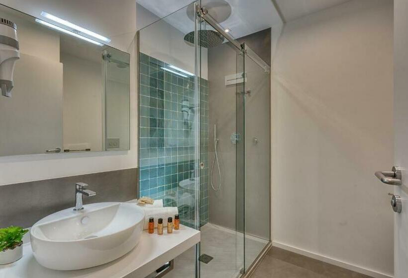 חדר סופריור, Navona Theatre