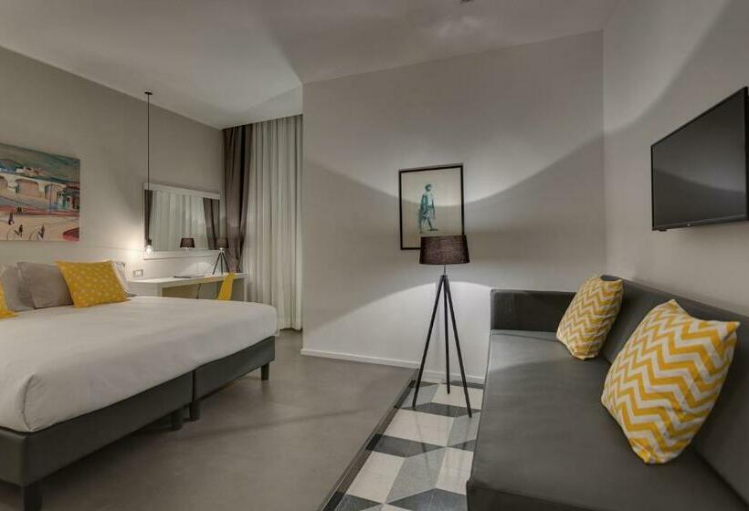 חדר סטנדרט לארבעה, Navona Theatre