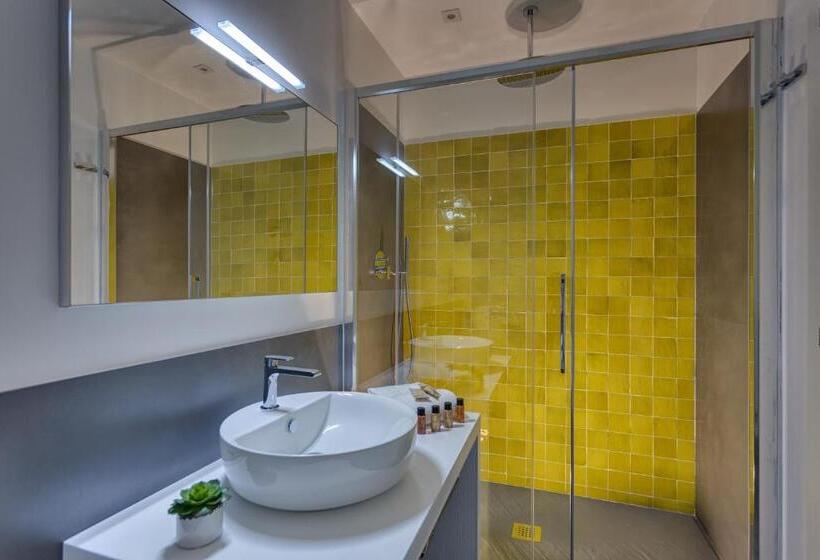 חדר סופריור, Navona Theatre