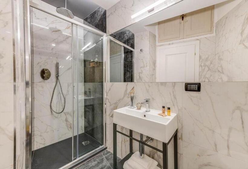 חדר סטנדרט, Navona Theatre