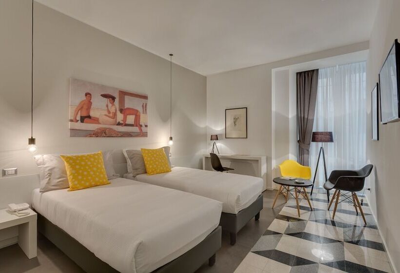 חדר סטנדרט לשלושה, Navona Theatre