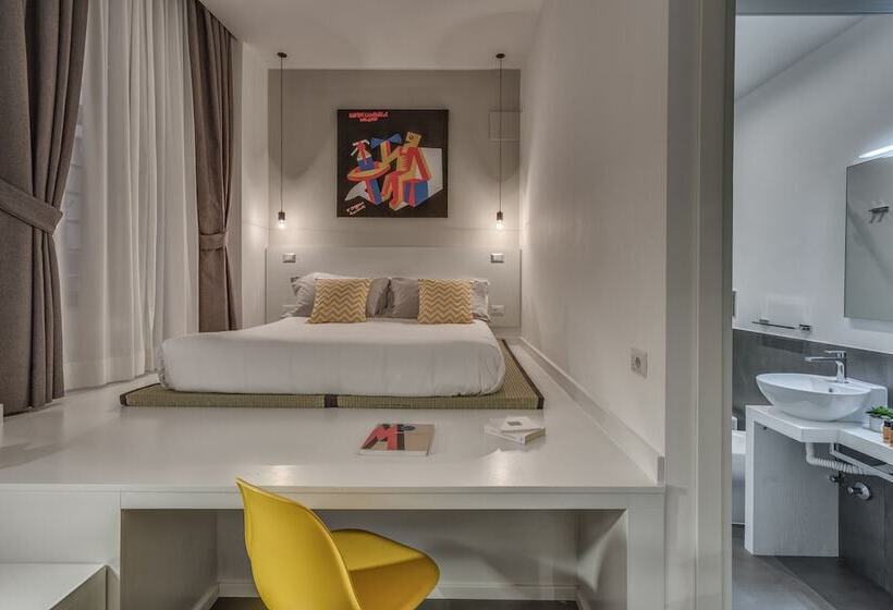 חדר אקונומי, Navona Theatre