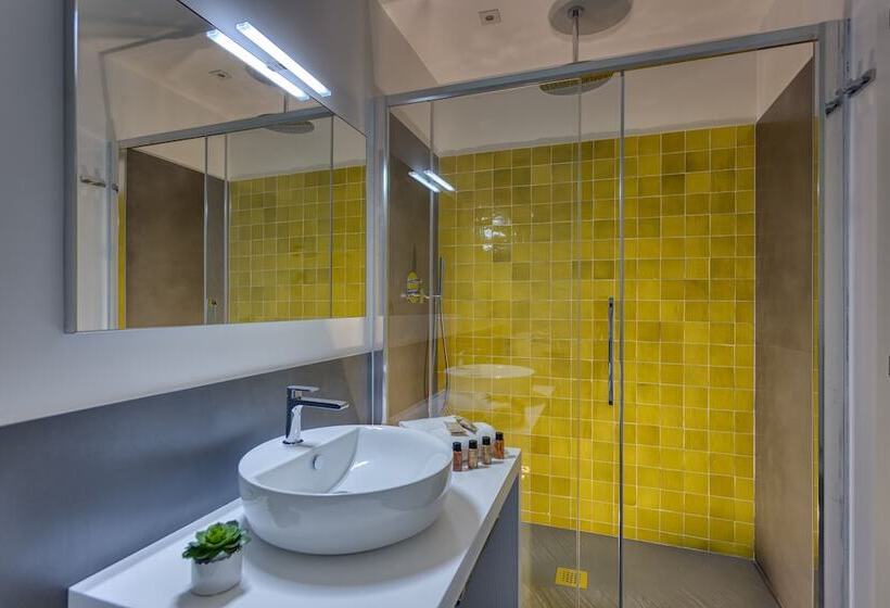 חדר סופריור, Navona Theatre