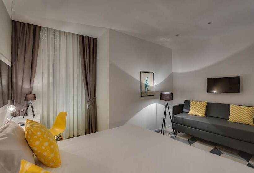 חדר סטנדרט לארבעה, Navona Theatre