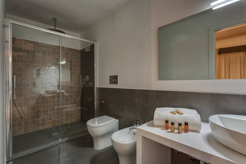 חדר סטנדרט לארבעה, Navona Theatre