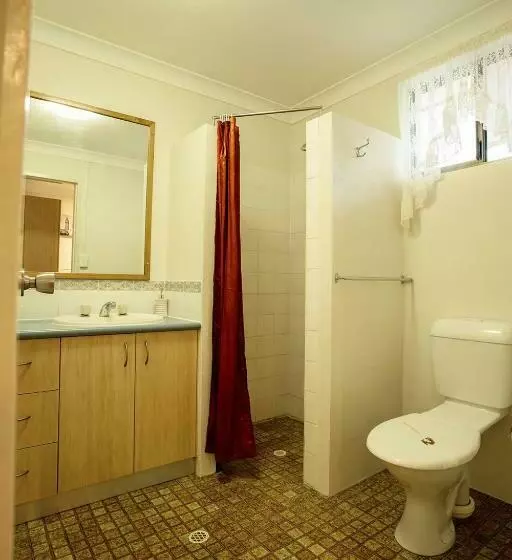 سوییت, Pialba Motor Inn