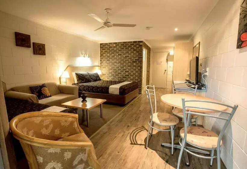 سوییت, Pialba Motor Inn
