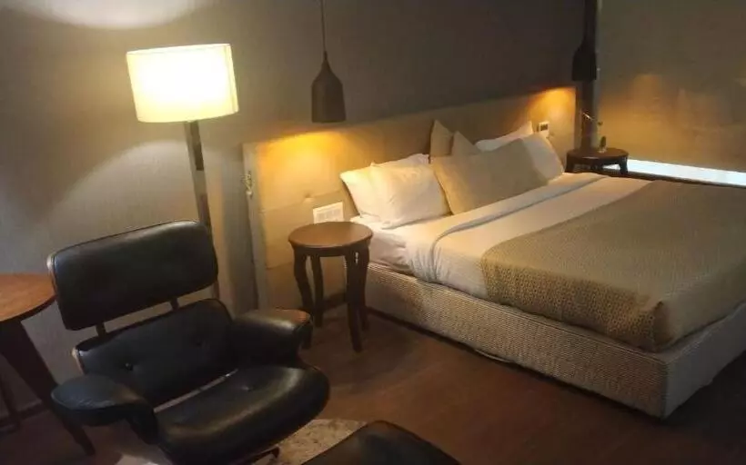 Junior Suite, Satkar Grande