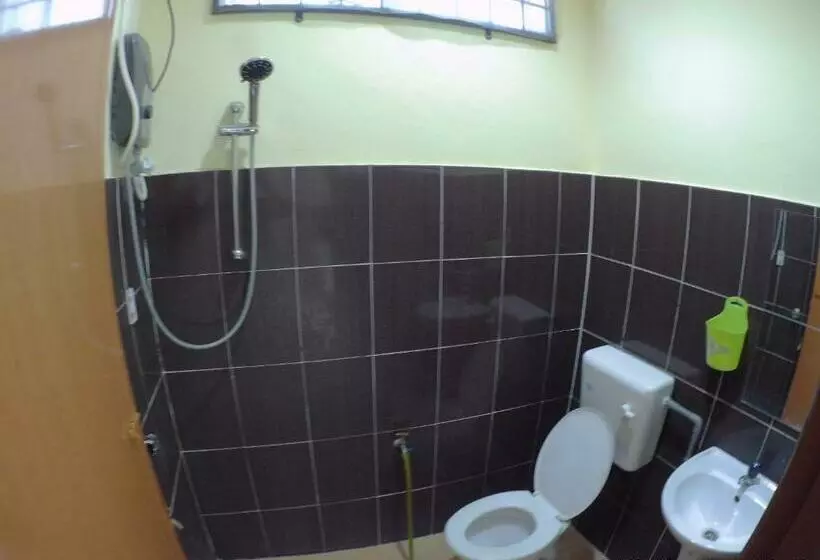 Economy Triple Room, Semarak Beach Inn