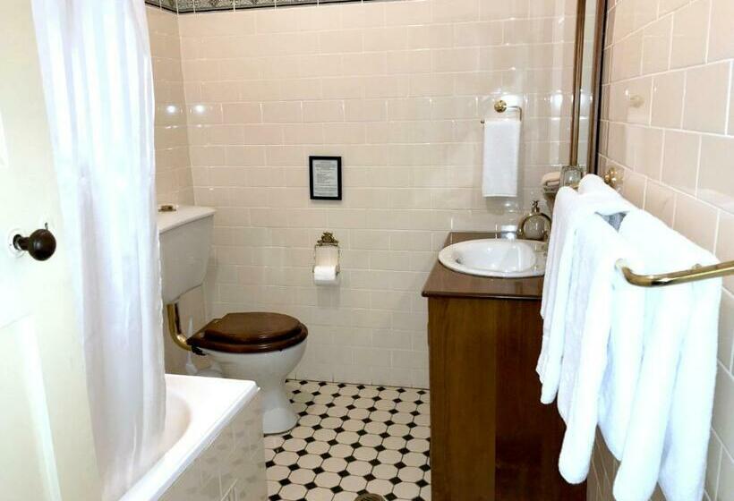 חדר משפחתי, The Chalet Guesthouse And Studio