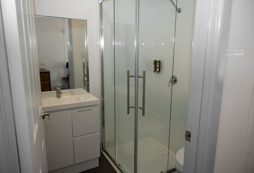 غرفة قياسية, Tullah Lakeside Lodge