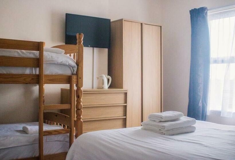 חדר סטנדרט לשלושה, Wellesley Park