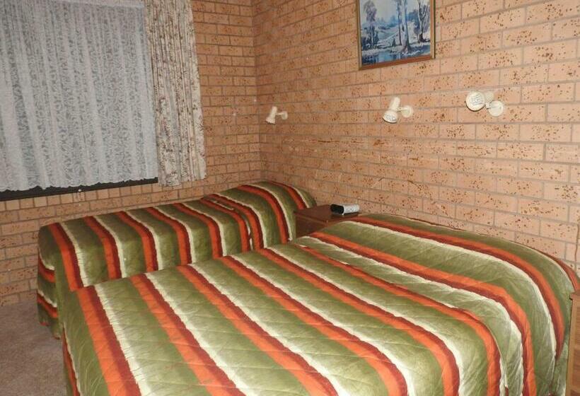 סוויטה משפחתית, Lone Pine Motel