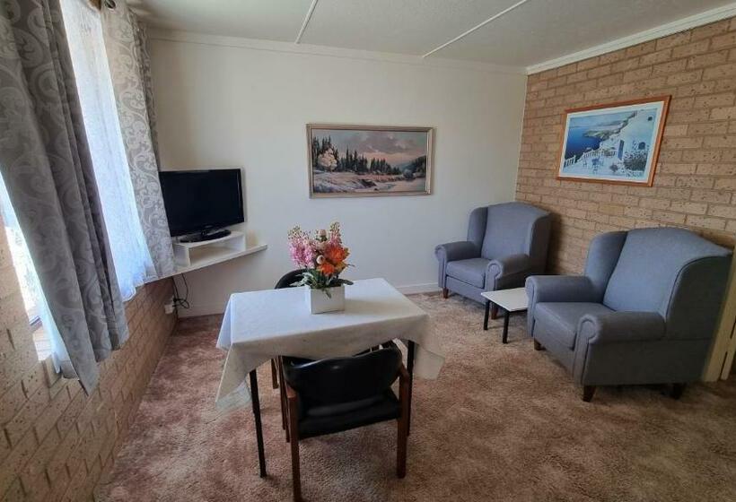 חדר דלוקס, Lone Pine Motel